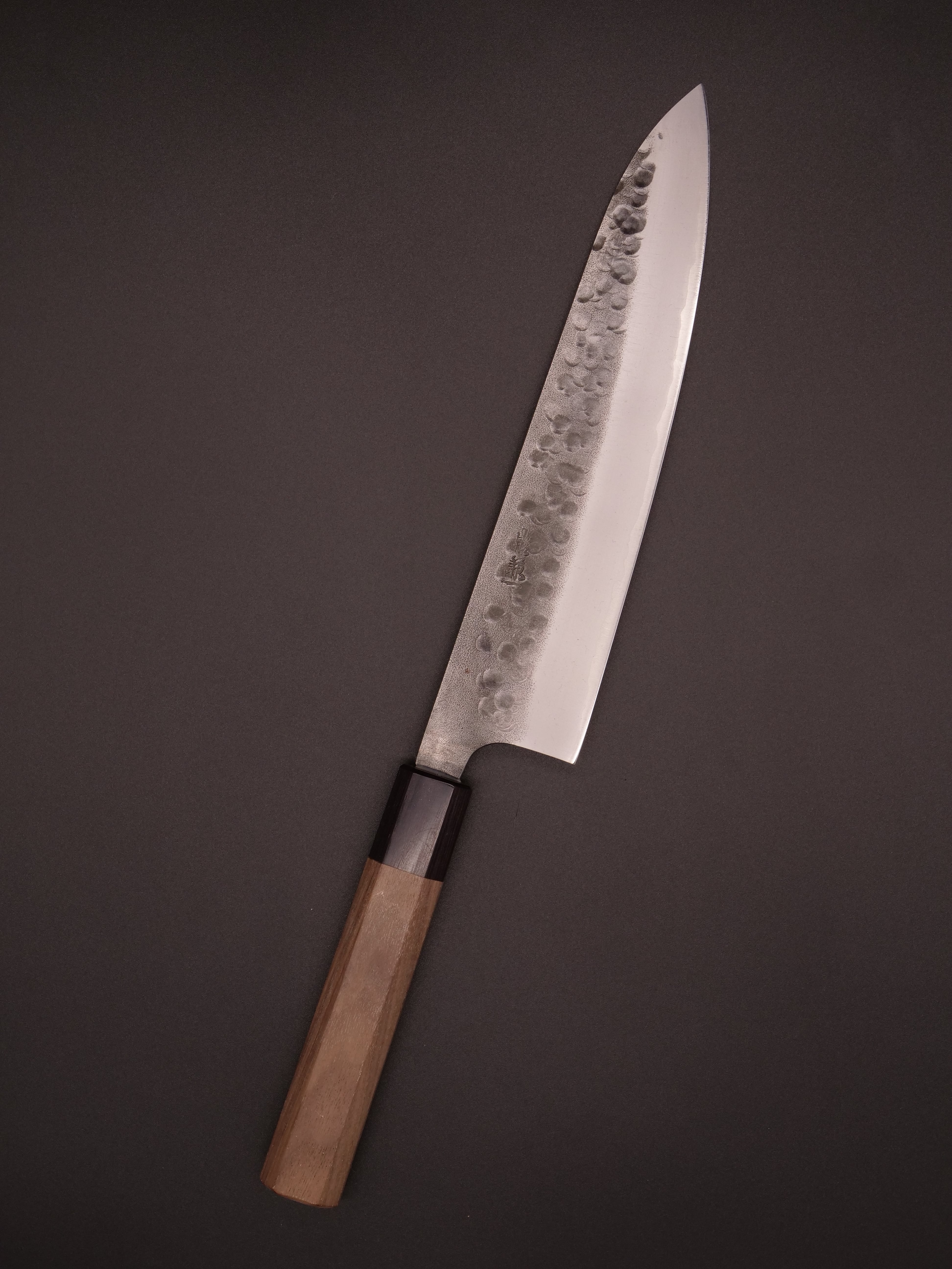 青紙鋼 鎚目牛刀210㎜ ウォルナット柄