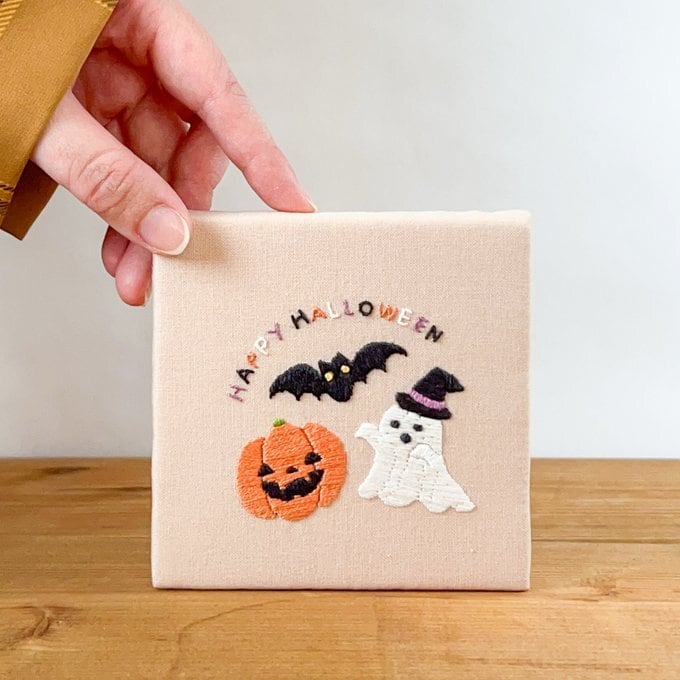 小さな刺繍パネル《ハロウィン》|壁飾り|ファブリックパネル|季節のインテリア