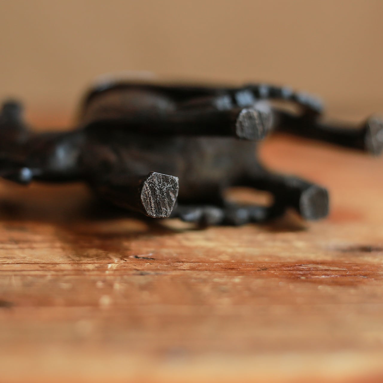 丸くて精巧な、木彫りのラクダ | 木と、輝と。| 一点もの ヴィンテージ