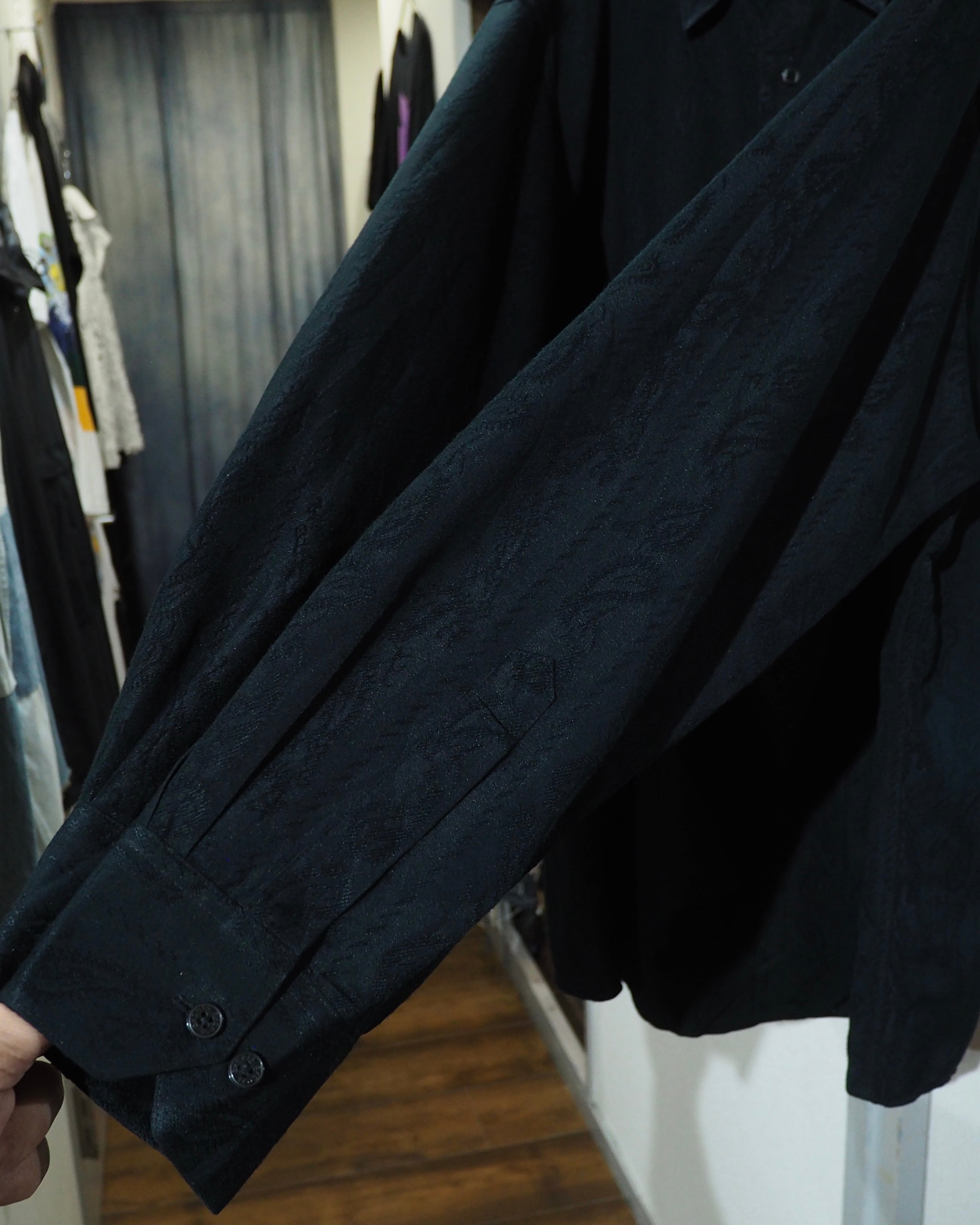 " axcess " Black Beautiful Paisley Pattern Embroidery Over Silhouette Shirt