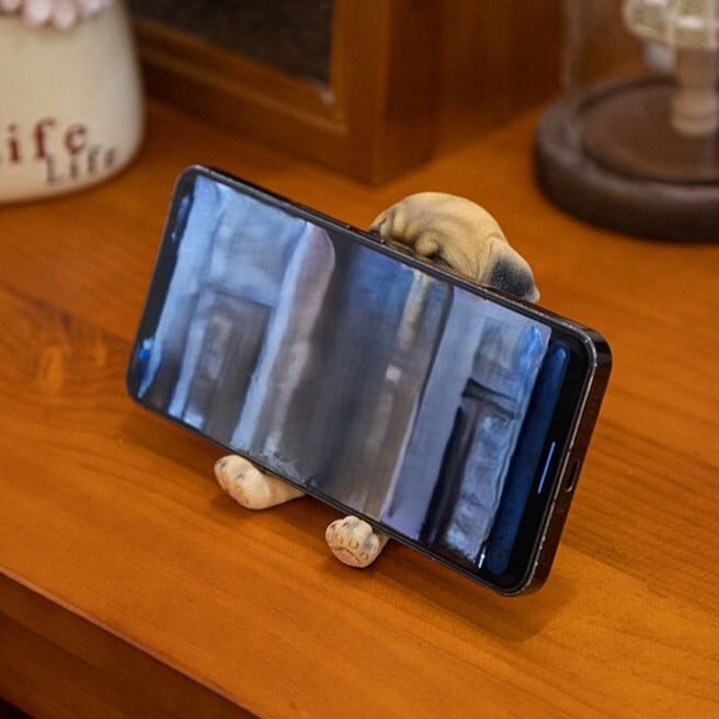 Phone stand -sitting pug- r-int-70 | Pug shower - パグシャワー
