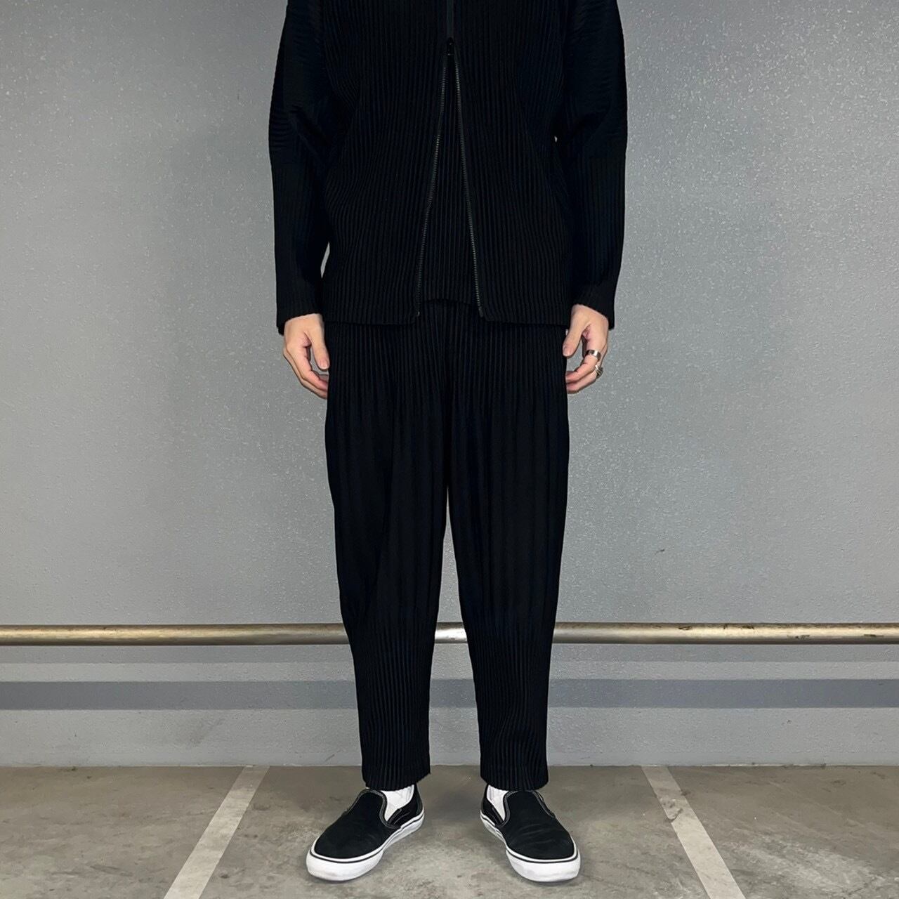 HOMME PLISSE ISSEY MIYAKE Pleats Easy Pants | VOLAR