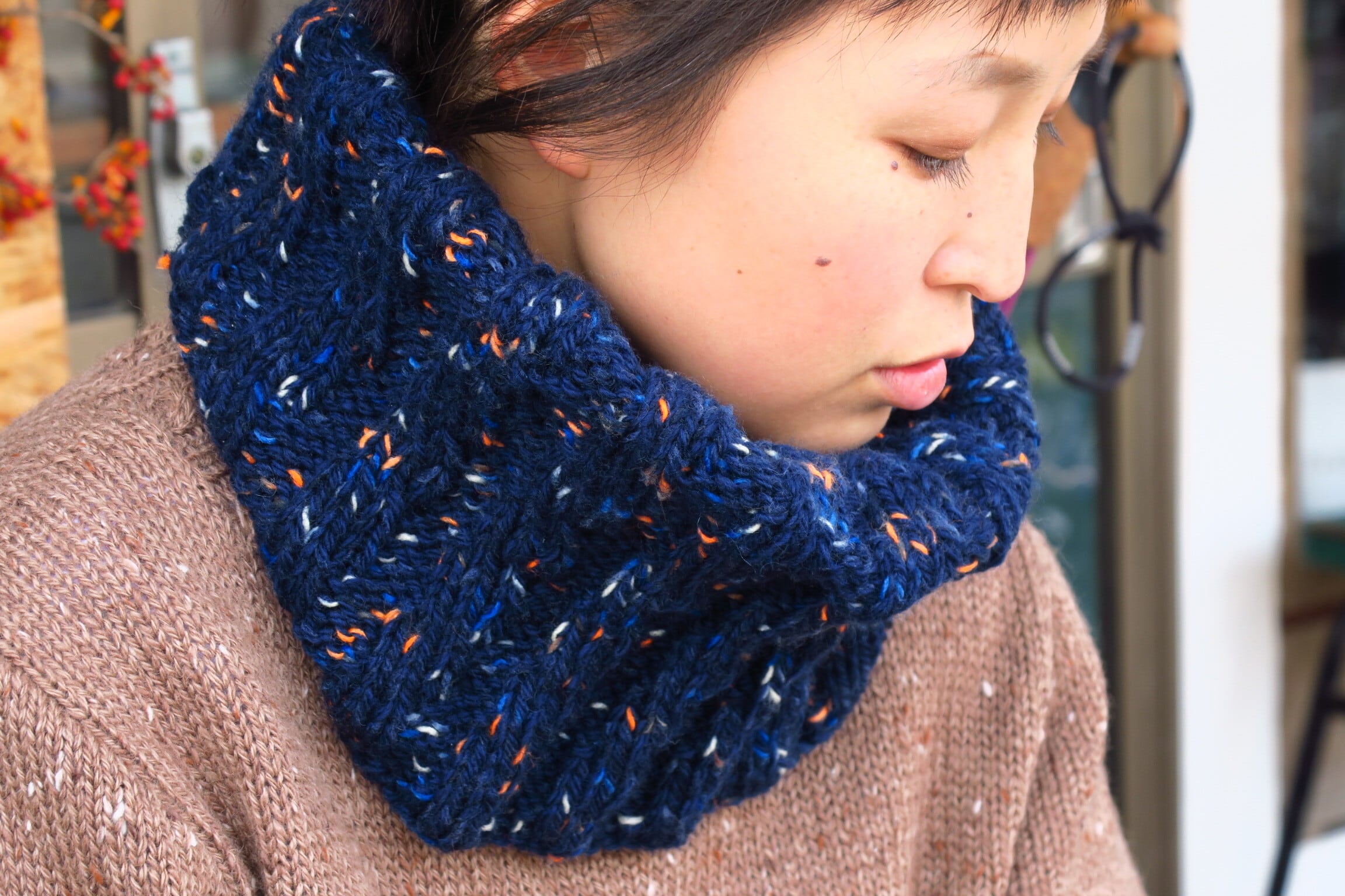 編み物キット 極太毛糸で編むスパイラルネックウォーマー | 秋山毛糸店