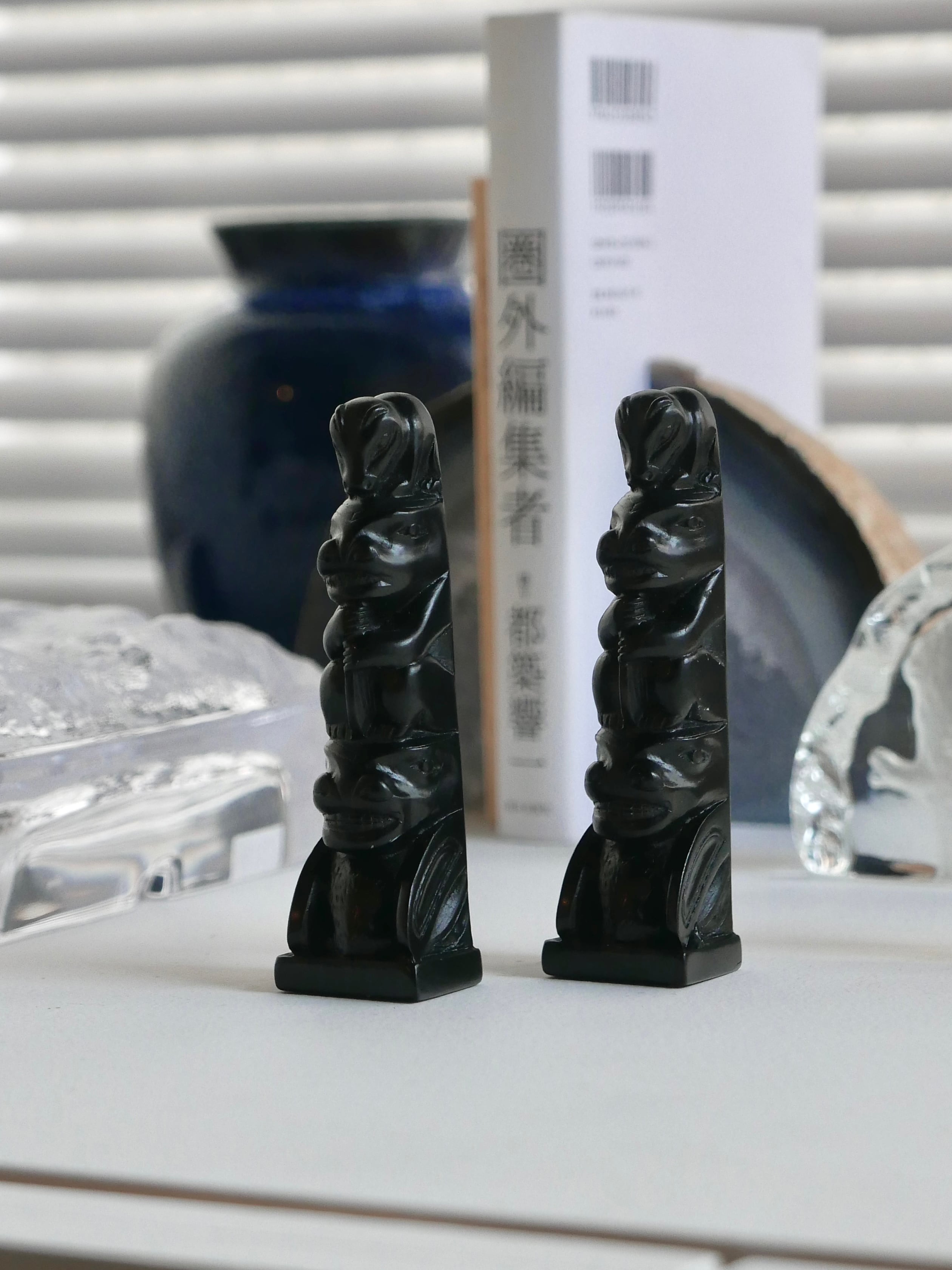 small totempole / deep black