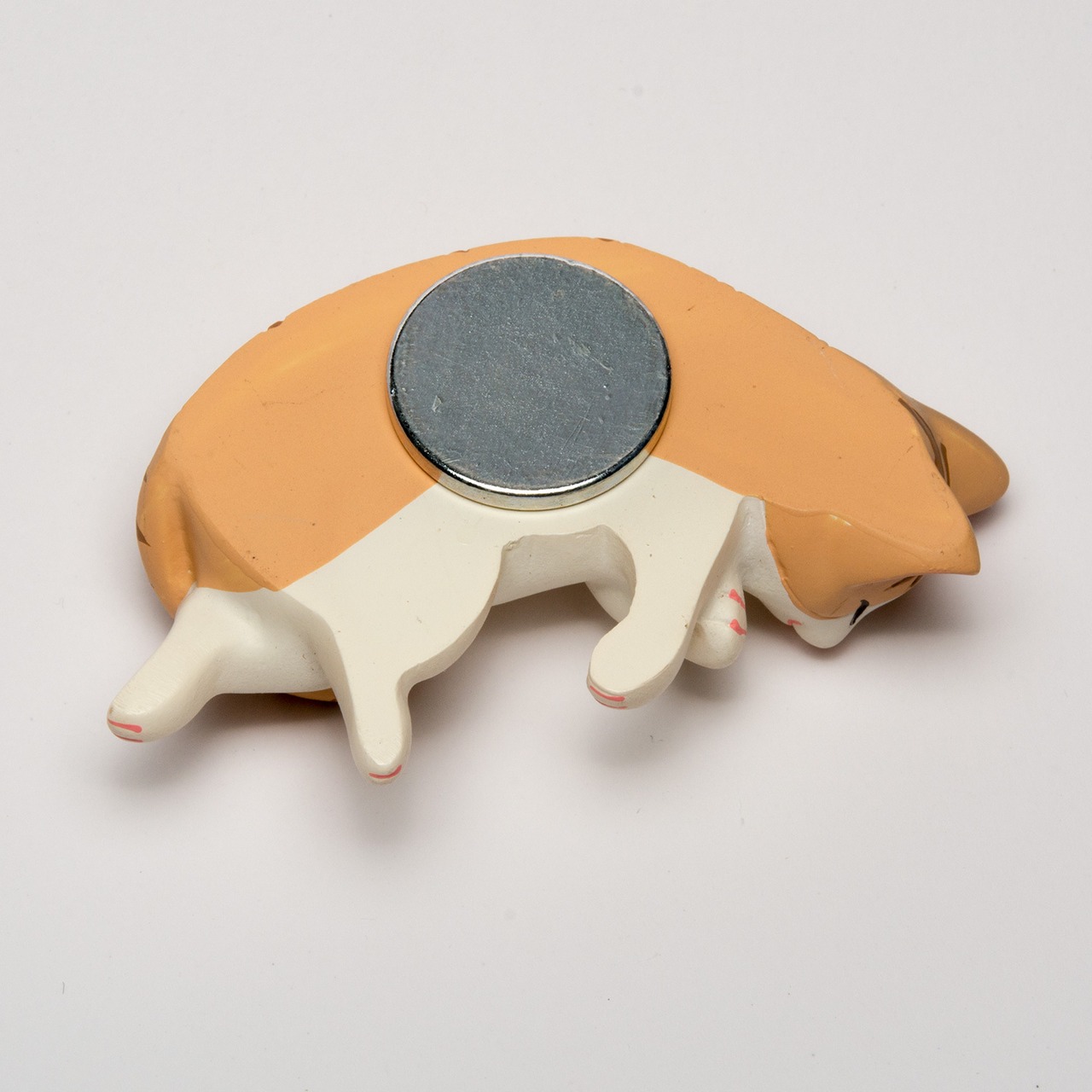 ペットラバーズ すやすやニャンコ 茶トラ白 マグネットタイプ CA-3002