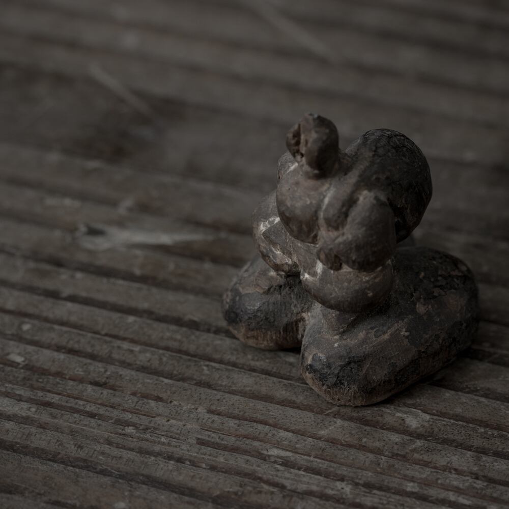 七福神 小型の木彫 大黒天像, 日本, 江戸時代 18世紀-19世紀. | olim