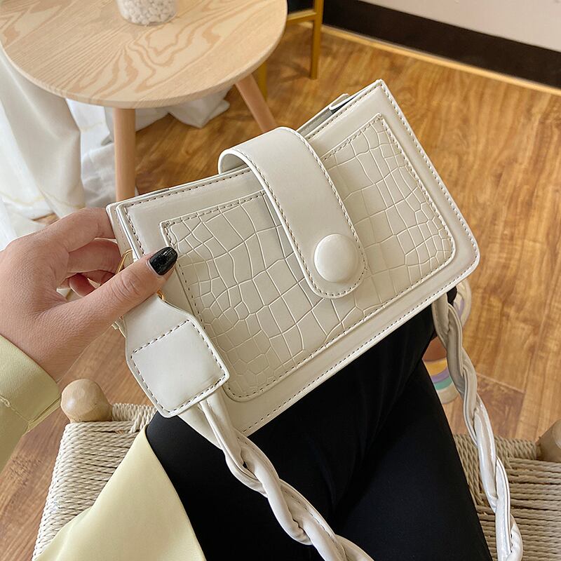 夏のワイルドインレディーススモールバッグ2020新しい流行のファッションワンショルダーアンダーアームバッグ人気のネットレッドメッセンジャーバッグ 手作りハンドバック92824098161