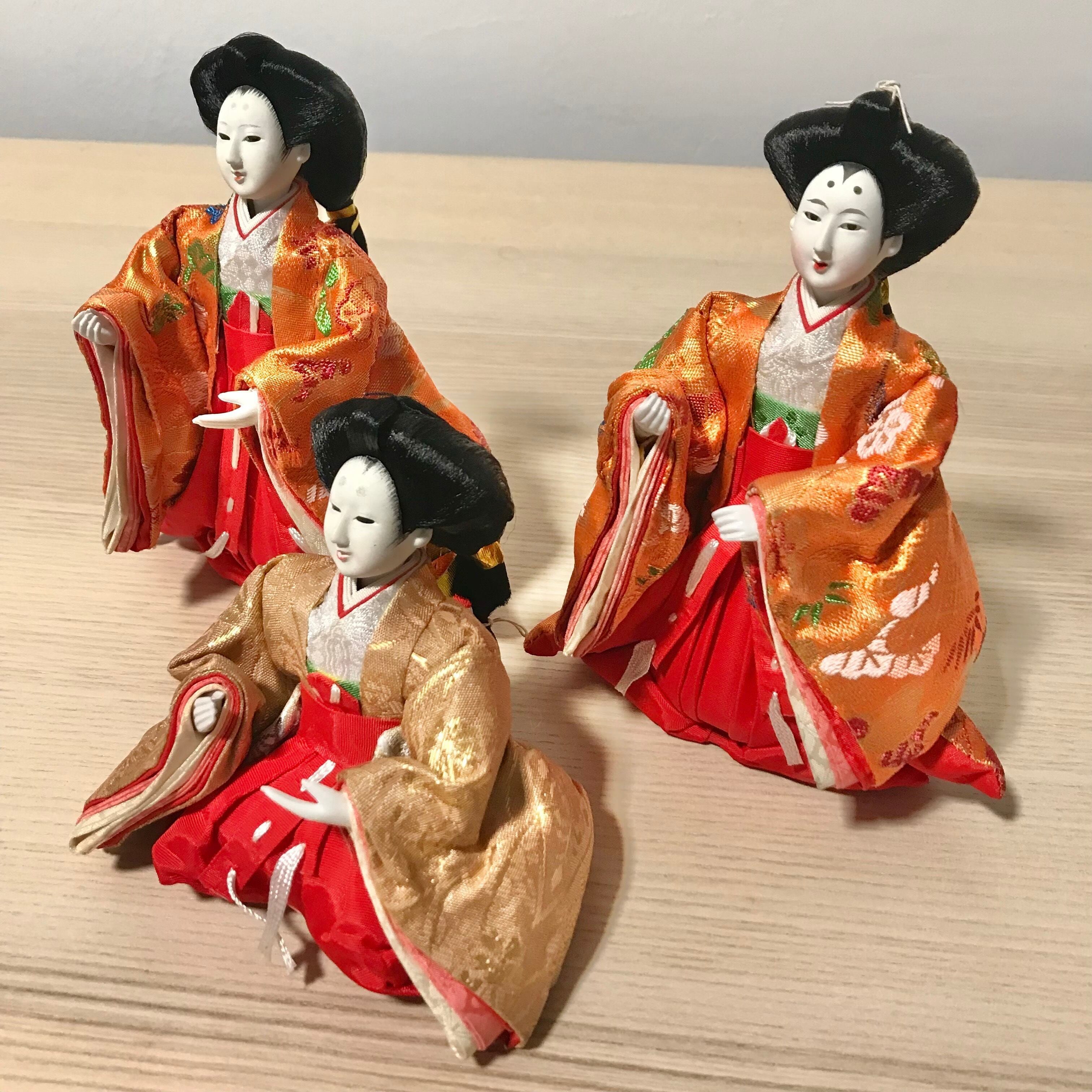 3F 時代物 日本人形 雛人形 官女 稚児 飾り台付 骨董品 昭和レトロ アンテ 三人官女 雛人形 | 株式会社 山本人形