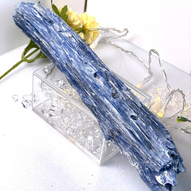 【真実を貫き、エネルギーを一瞬で整える青の剣】カイヤナイト クラスター（ワンド） M6_1