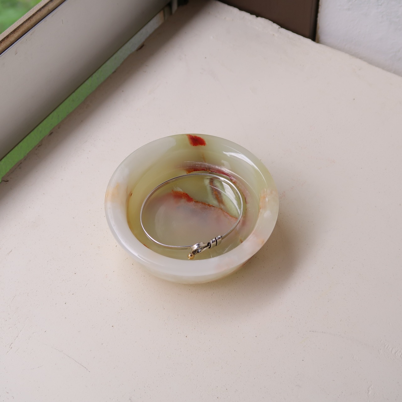 グリーンなまるいジュエリートレイ