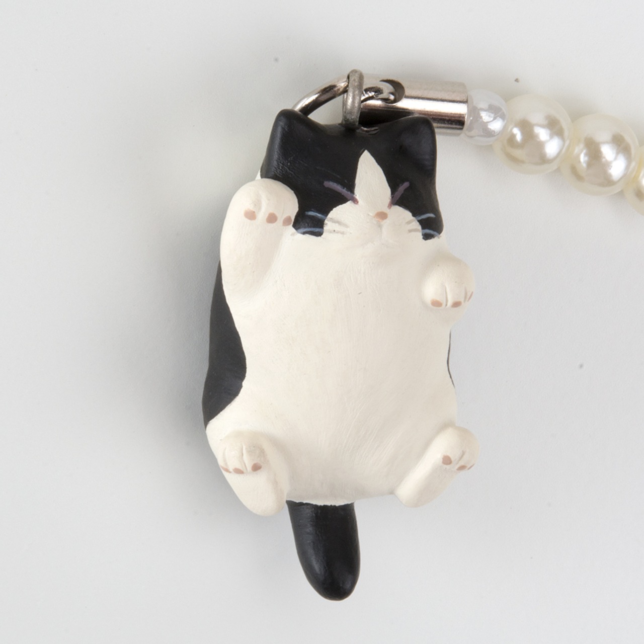 ペットラバーズ 猫どん でぶ猫 黒白 ビーズ ストラップ N-2304