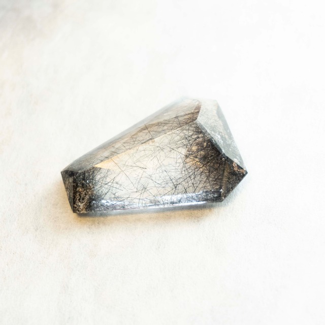 【TRUTH】ブラックルチル　インクォーツ　ルース　ファセット　天然石　65ct