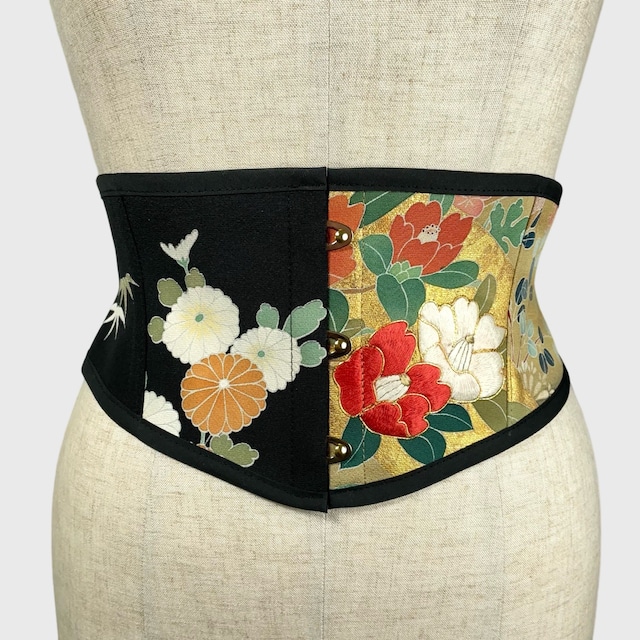 着物コルセット（刺繍椿・黒留袖より制作）Kimono Corset (Embroidery camera・Made of Kurotomesode Kimono)