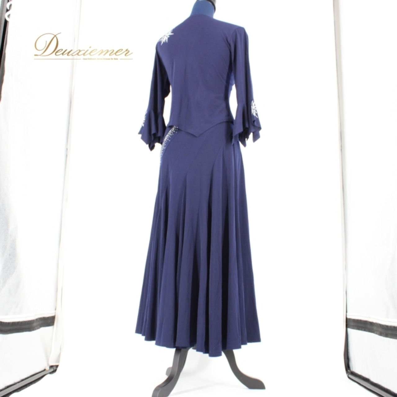 社交ダンス 衣装 スタンダード 上下セット ツーピース レッスンウェア パーティ衣装 女性用 レディース オールシーズン ネイビー系 紺 ラインストーン シンプル 伸縮性 軽量 おしゃれ 着心地良好 高級感 上品 ダンス用 衣装 セットアップ コーディネート スタイル 旅行 パフォーマンス プロ向け 汗対策 お手入れ簡単