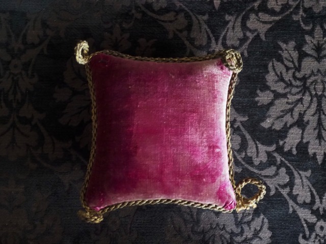 ベルベット製のベース