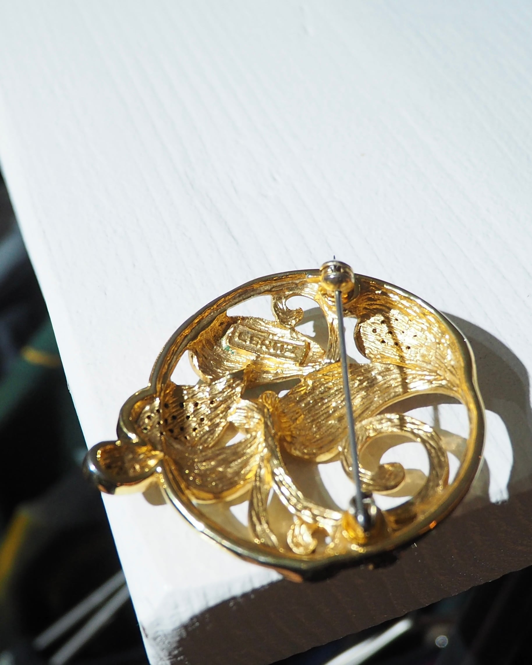 Colorful glass Paisley Decoration vintage Gold Brooch