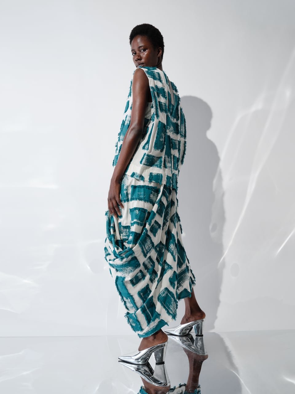 フリンジカットジャガード Vネックトップ グリーン×ベージュ | J's by