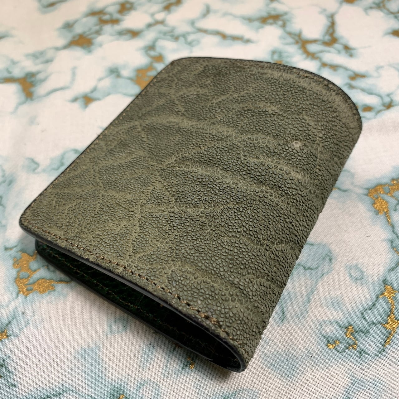 エレファントレザー 小さめ2つ折り財布 (裏革に手が触れない高級仕様