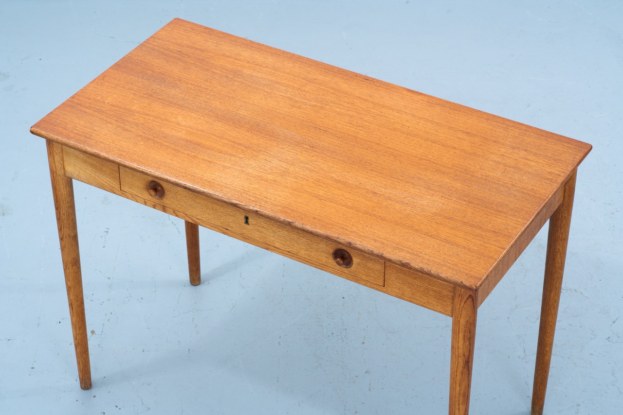 Hans J. Wegner | RY32 Desk