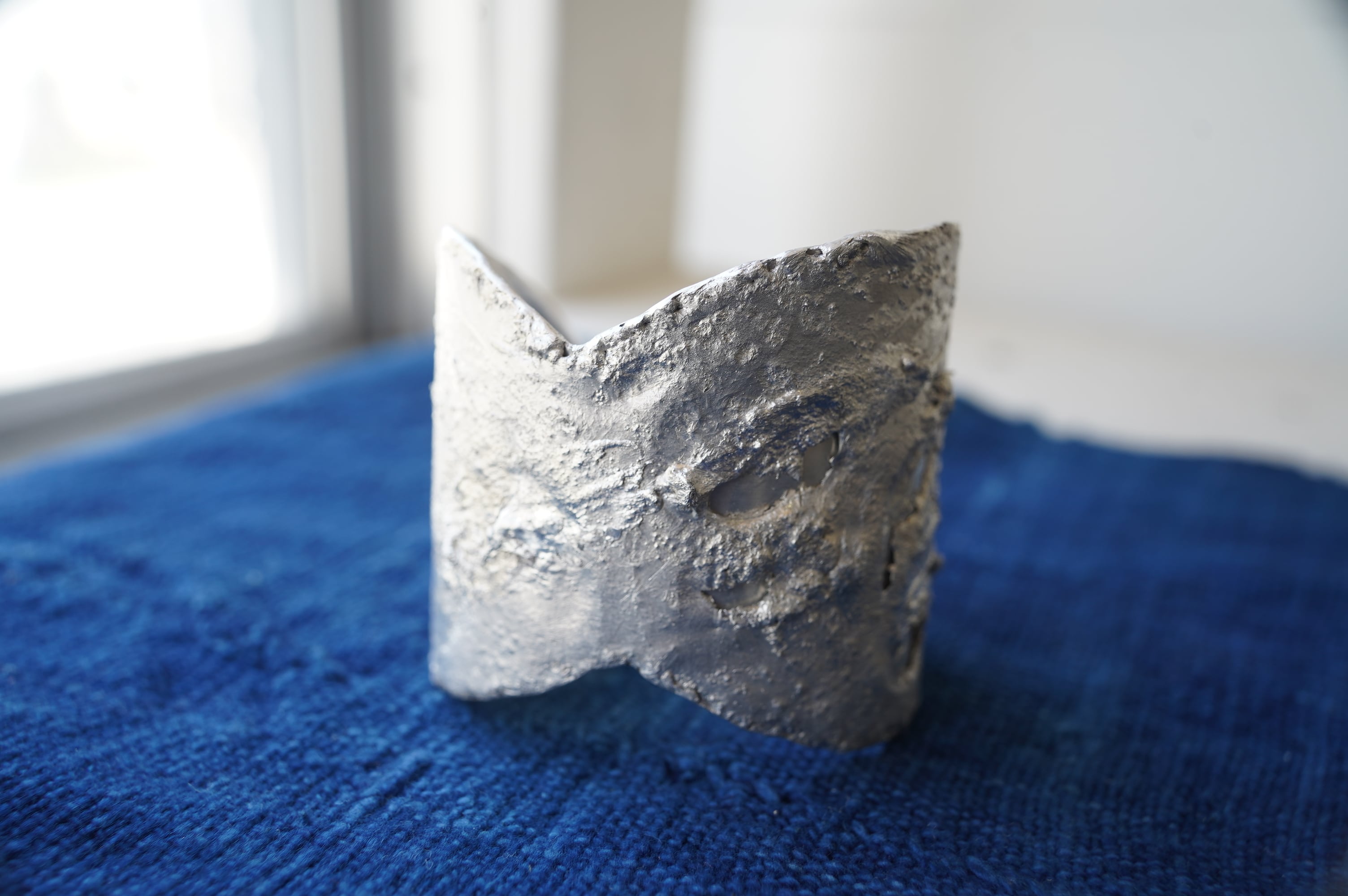 バングル 「界層-海と土-」 アルミ 鈴木友紀