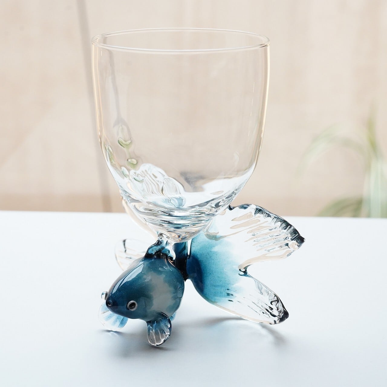 【竹川久仁子】耐熱ガラス 青い金魚ワイングラス T-12-B