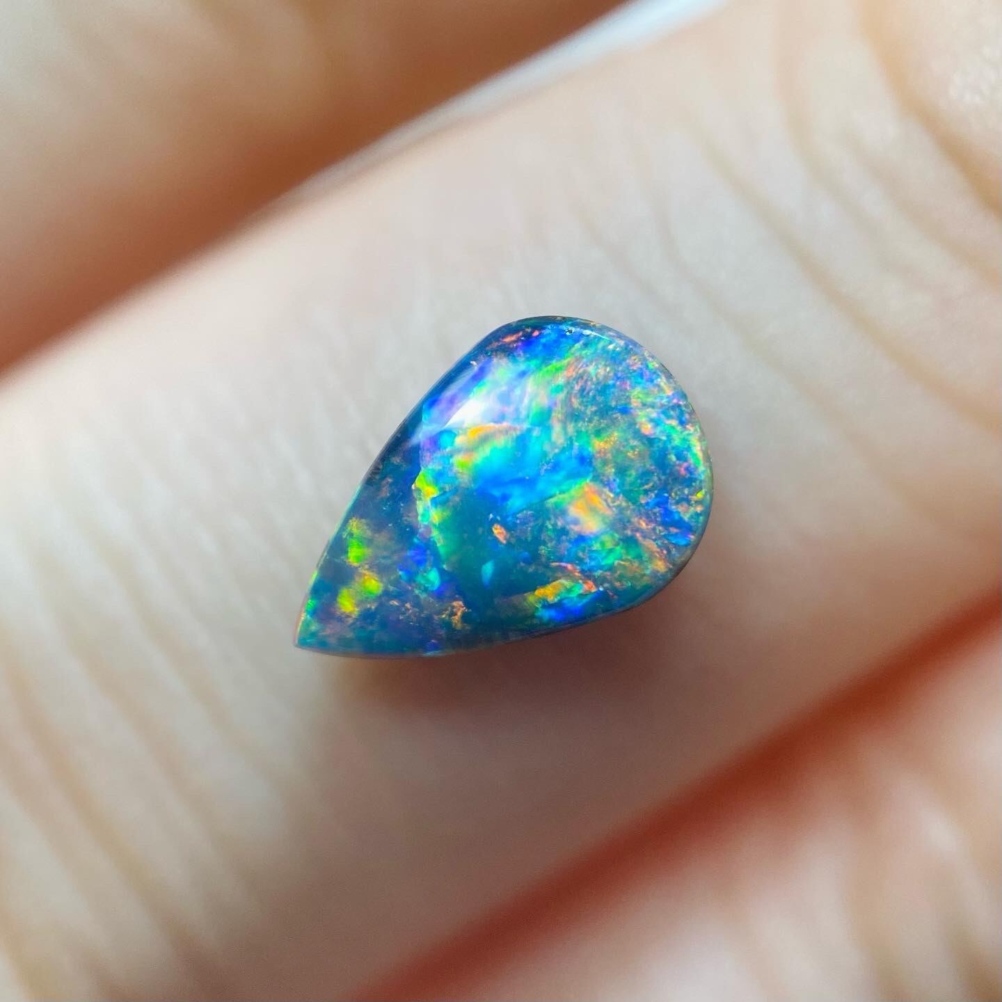 楽園 ボルダーオパール