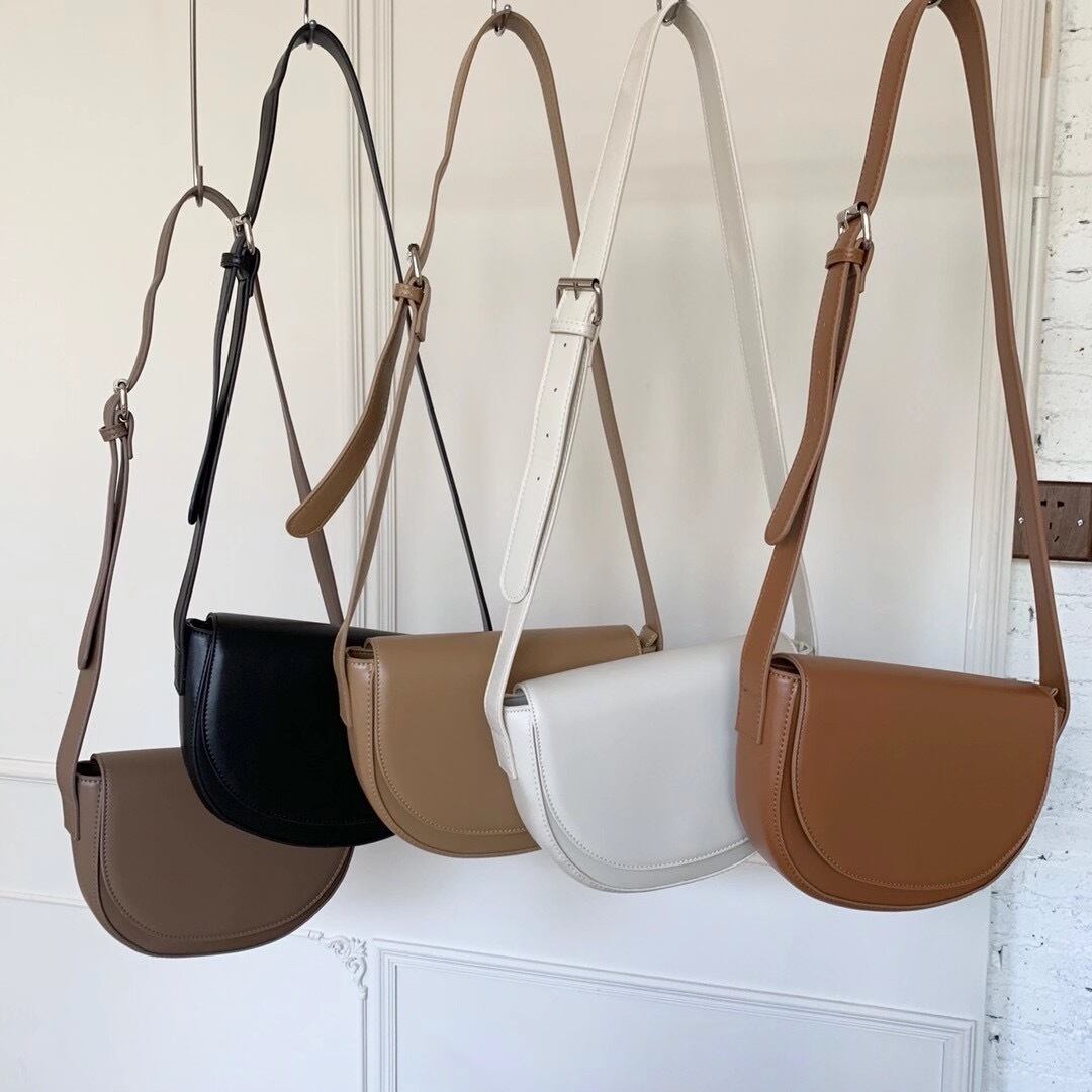 セミサークルショルダーバッグ