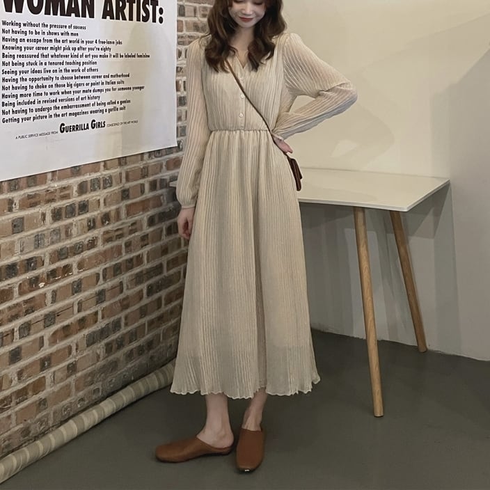 Vネックシックワンピース 膝下 スリット 長袖 Vネック 襟なし Iライン かわいい 大人可愛い きれいめ シンプル カジュアル 大人 上品 おしゃれ お洒落 かっこいい レトロ 大人可愛い 大人女子 こなれ感 ラブリー キュート ガーリー 主役級 存在感 とろみ感 抜け感 無地 春 夏 Vネックシックワンピース 膝下 スリット 長袖 Vネック 襟なし Iライン