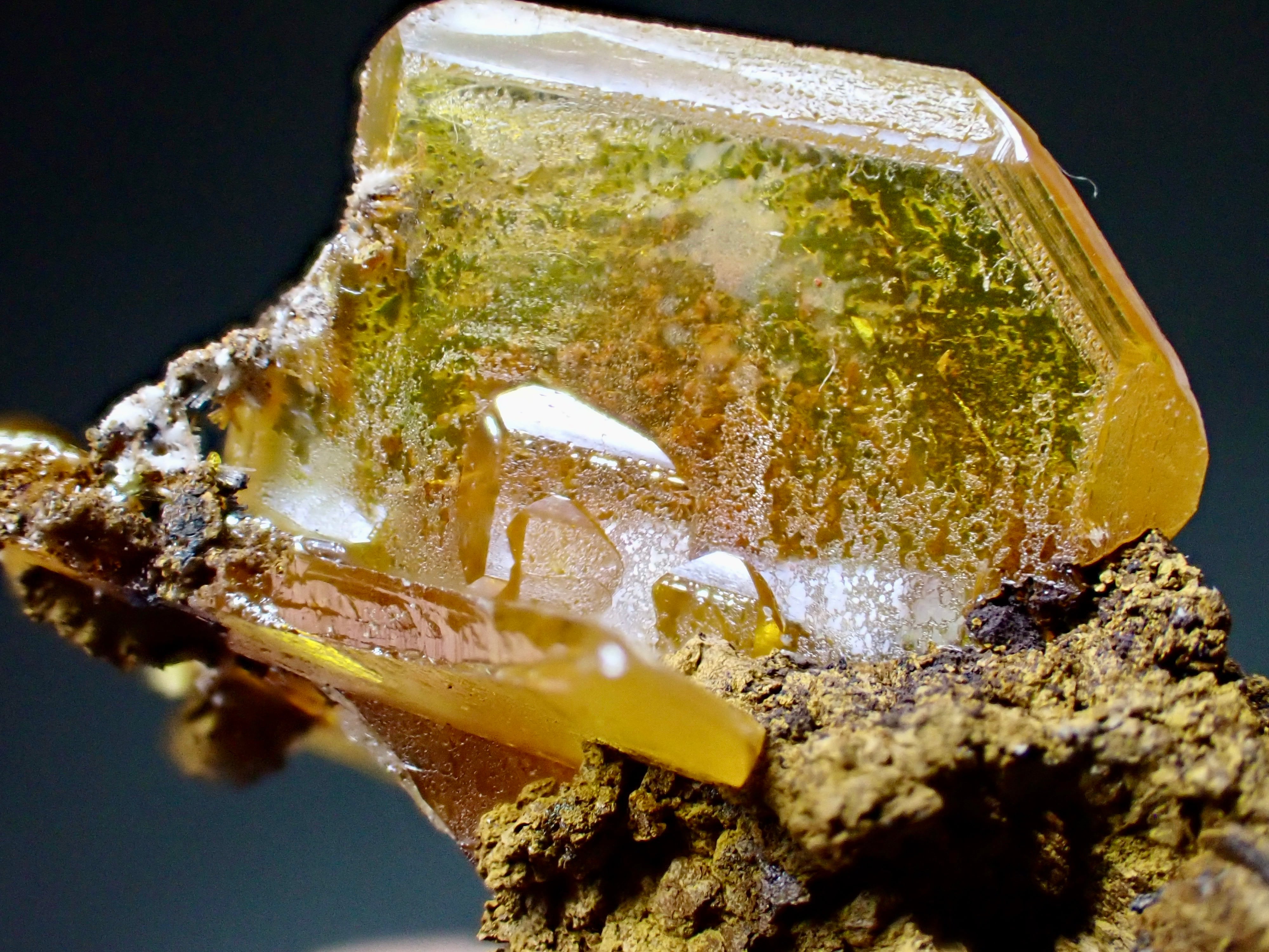 119】メキシコ産 ウルフェナイト モリブデン鉛鉱 原石 標本 | ヒツジヤ