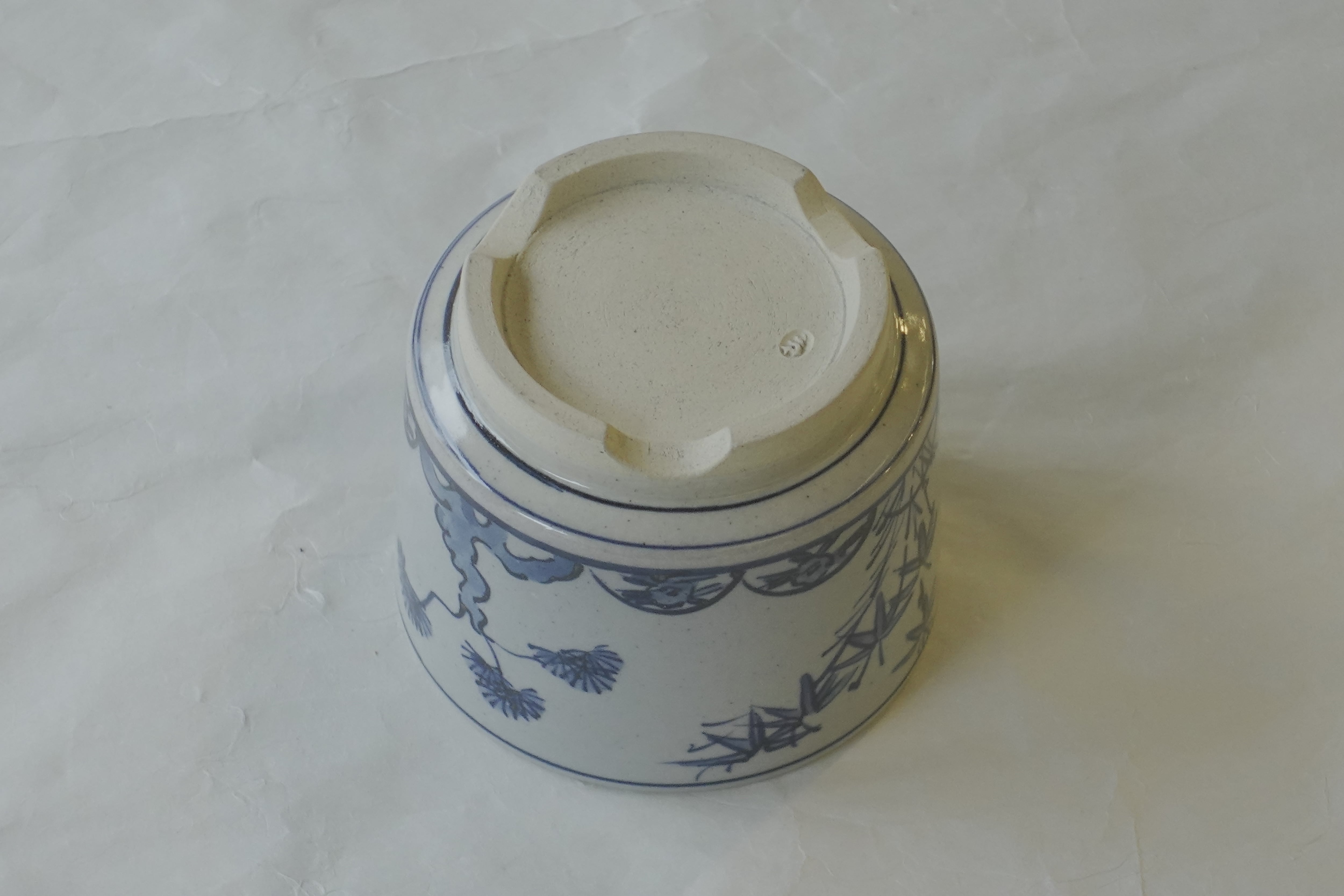 松竹梅 火入れ 膳所（ぜぜ）焼 明治時代　膳所焼　ぜぜ焼　氷裂文様　香炉　火入れ　茶道具　茶器　香道具　香器 染付 小林漆陶 | 工芸品