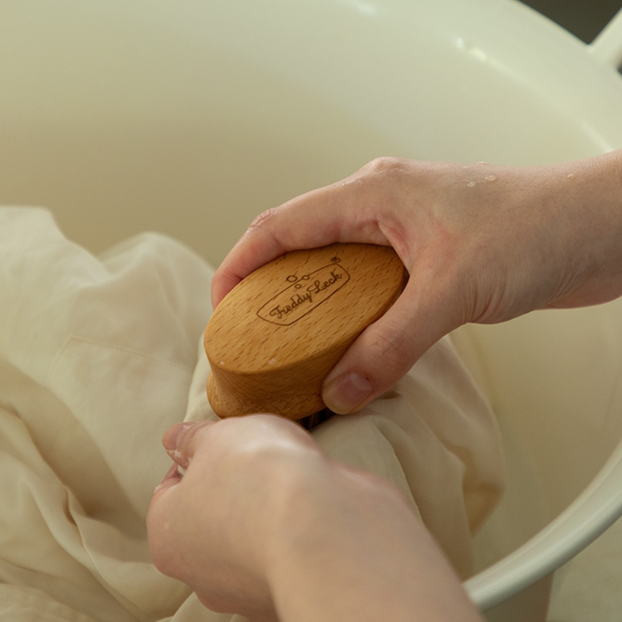 Freddy Leck / Laundry Brush