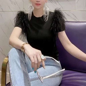 【送料無料】レディース 2カラー トップス カットソー プルオーバー Tシャツ 半袖 フェザー ファー モノトーン 大人可愛い ママコーデ ママファッション 韓国系 オルチャンファッション 人気 トレンド 新作 20代 30代 40代 きれいめ レトロ シンプル お出かけ デート おしゃれ 通勤 通学 オフィス OL デイリー 普段着 ラフ カジュアル フェミニン シック ゆったり 体型カバー 着痩せ 着回し インスタ映え 春 夏 CO3921