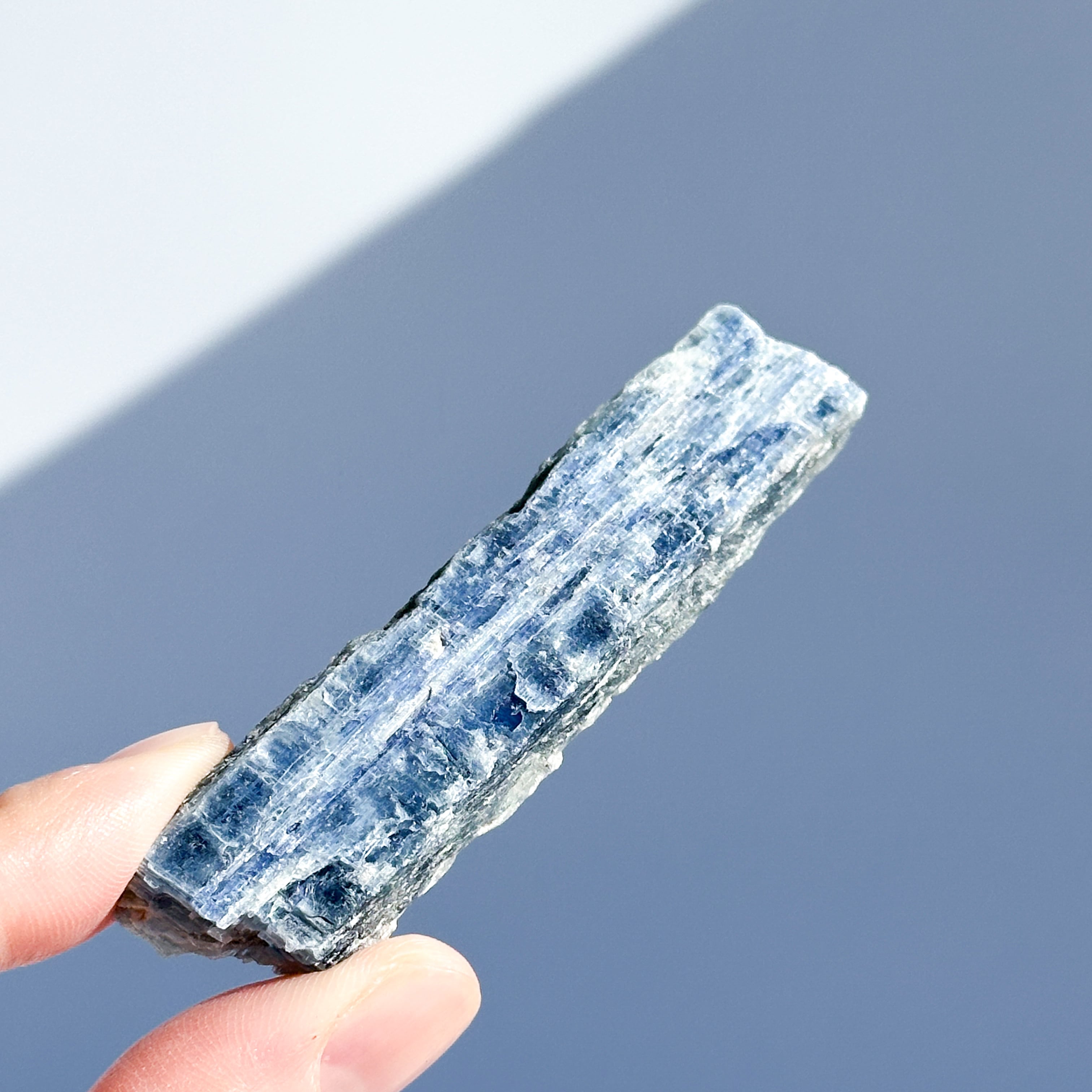 カイヤナイト　原石　3.1キロ　鑑賞石　石　置物　オブジェ　インテリア カイヤナイト 原石 3.1キロ 鑑賞石 石 置物 オブジェ インテリア