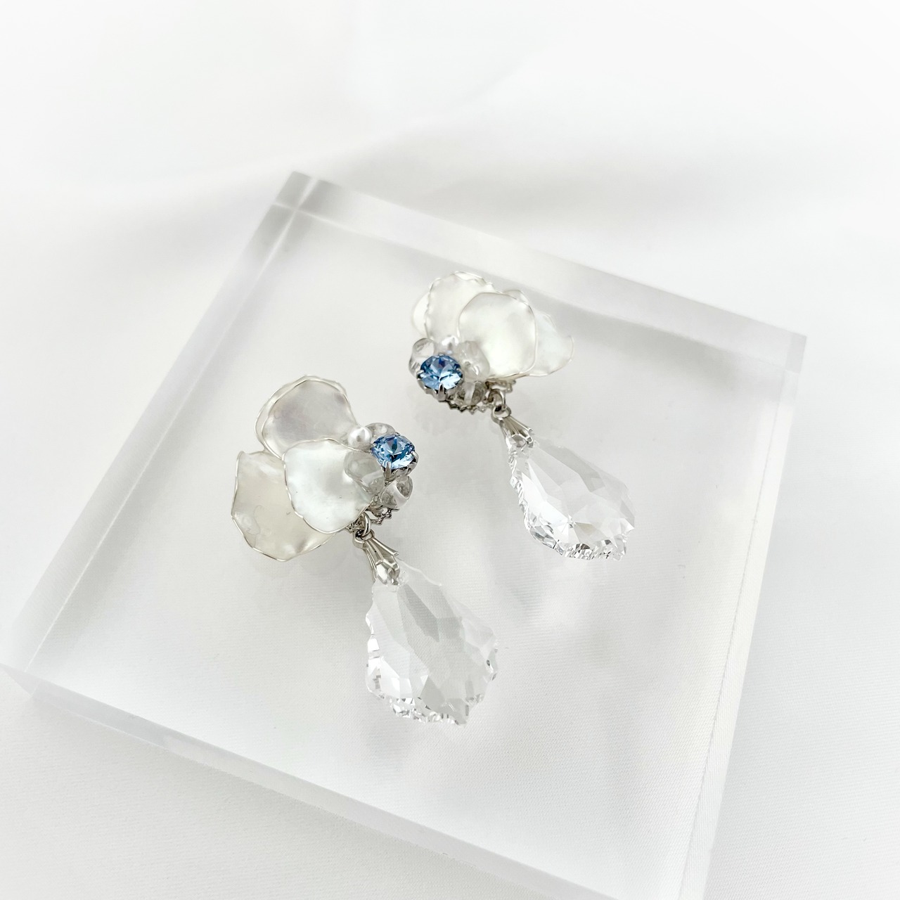 blue sweetpea crystal〜】ｻﾑｼﾝｸﾞﾌﾞﾙｰ×ｽｲｰﾄﾋﾟｰの花びらクリスタル 