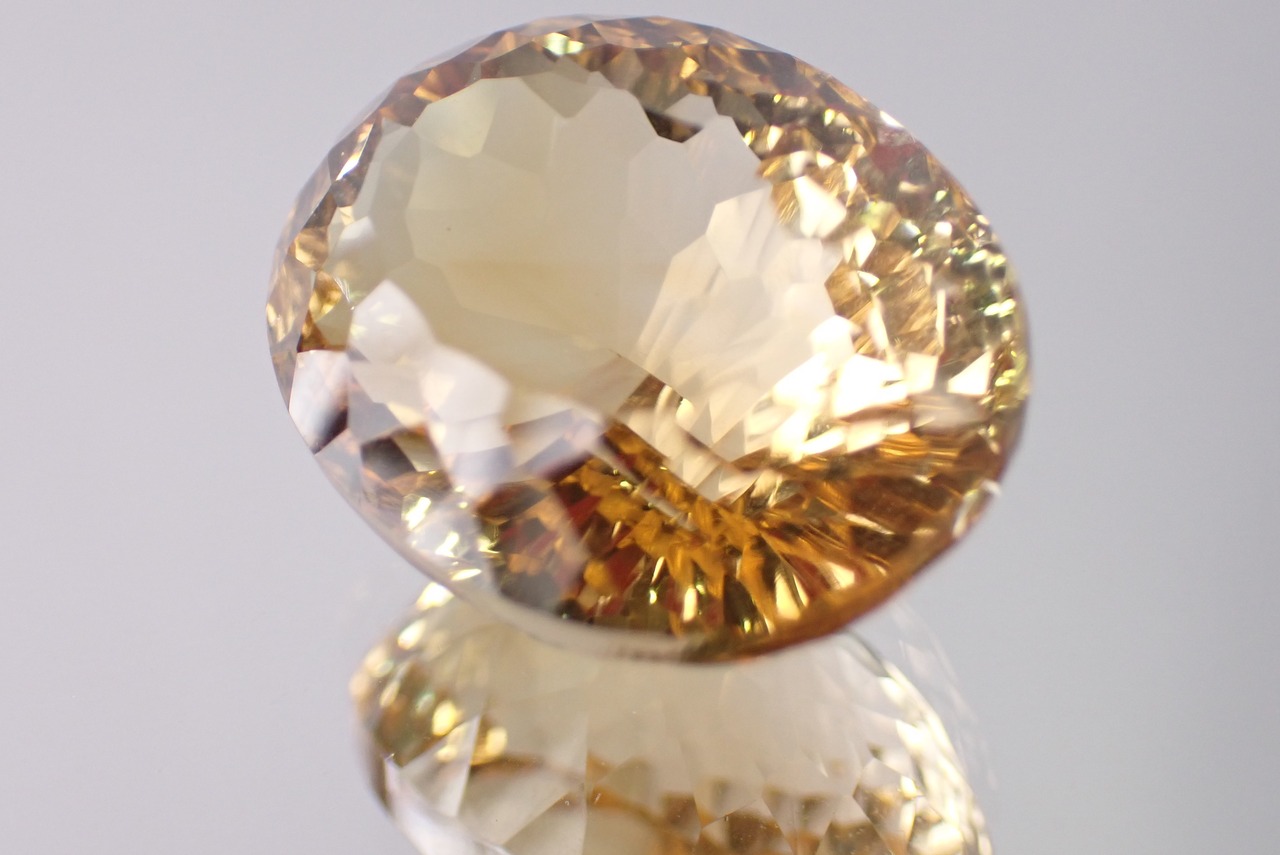 シトリン(コンケーブカット)　23.45ct　[C5‐414]