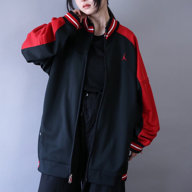 "JORDAN" super over silhouette gimmick design track jacket