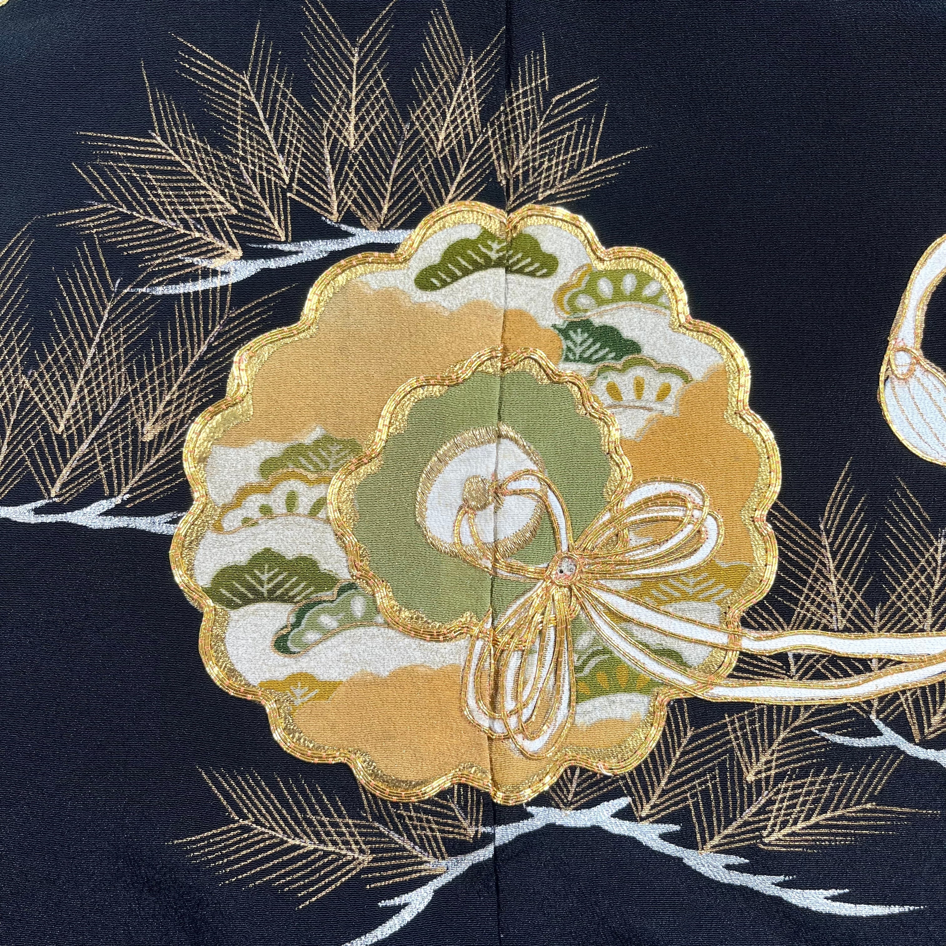 11480】 着物リメイク 留袖 ロングコート 鏡裏に孔雀・松模様 刺繍