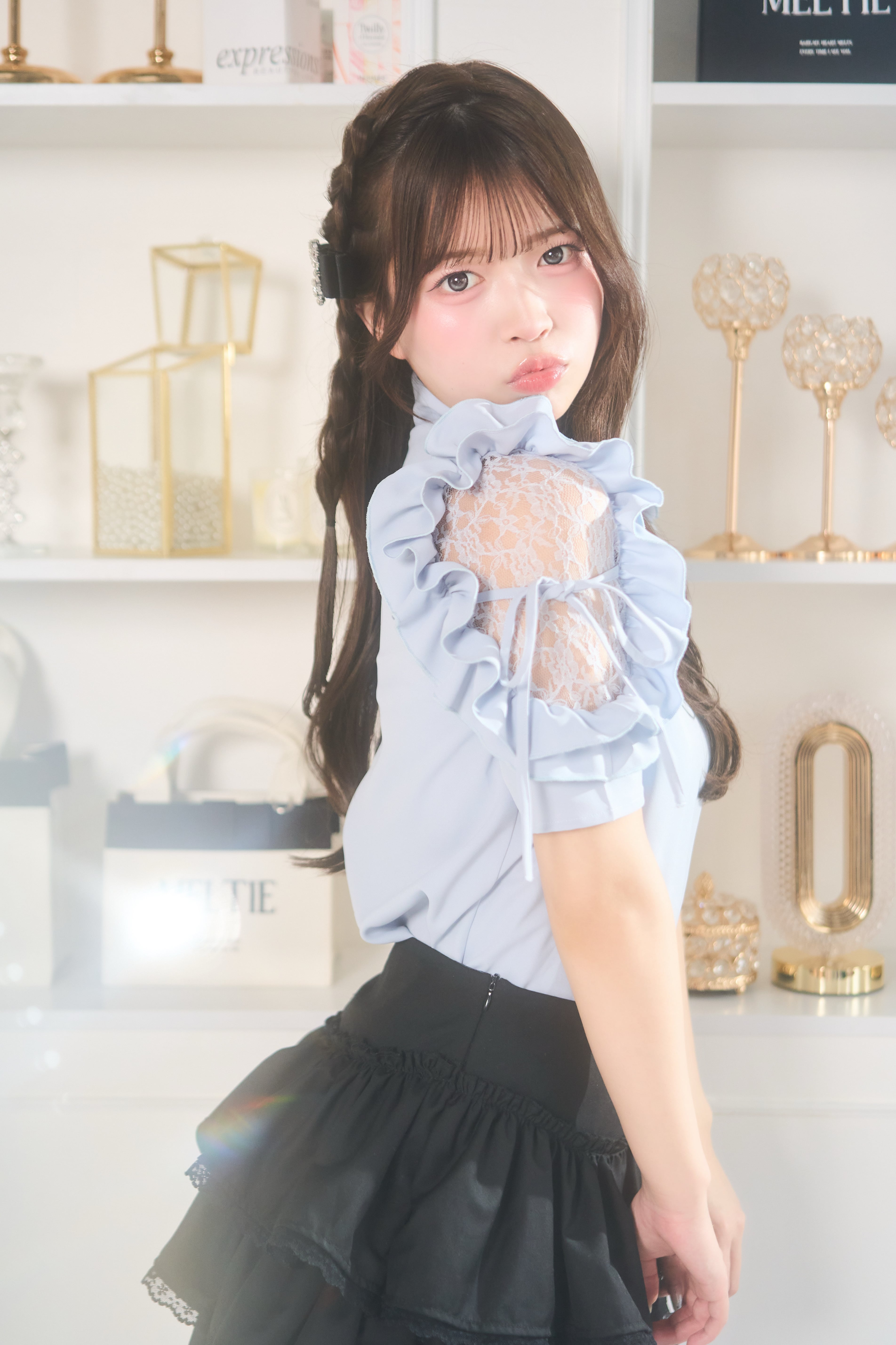 きらきらショルダーフリルブラウス