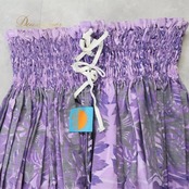 フラダンス 衣装 パウスカート パープル系 シングル ワントーン モンステラ柄 スリット かわいい 鮮やか 華やか 明るい ふわふわ ハワイアン アロハ ハワイアンプリント フラ ダンス レッスン 練習 ハワイ ステージ衣装 ダンス用品