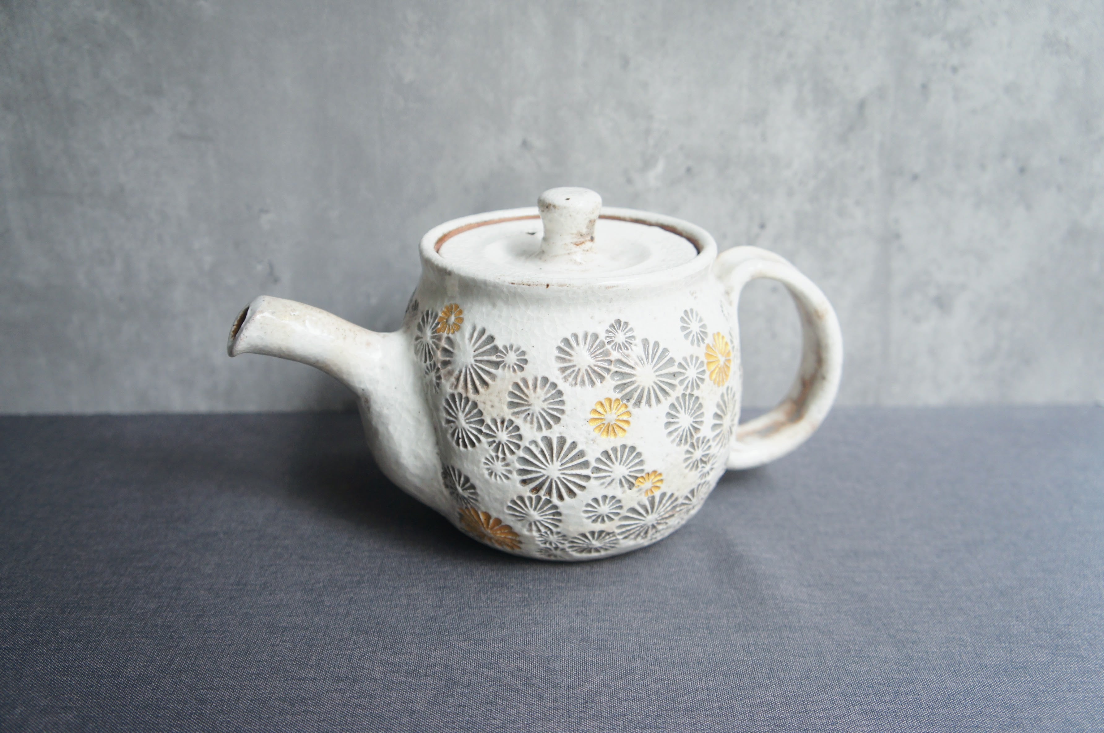 綿島康浩陶工房 金彩三島 急須 | 器とライフスタイル雑貨 KOGU