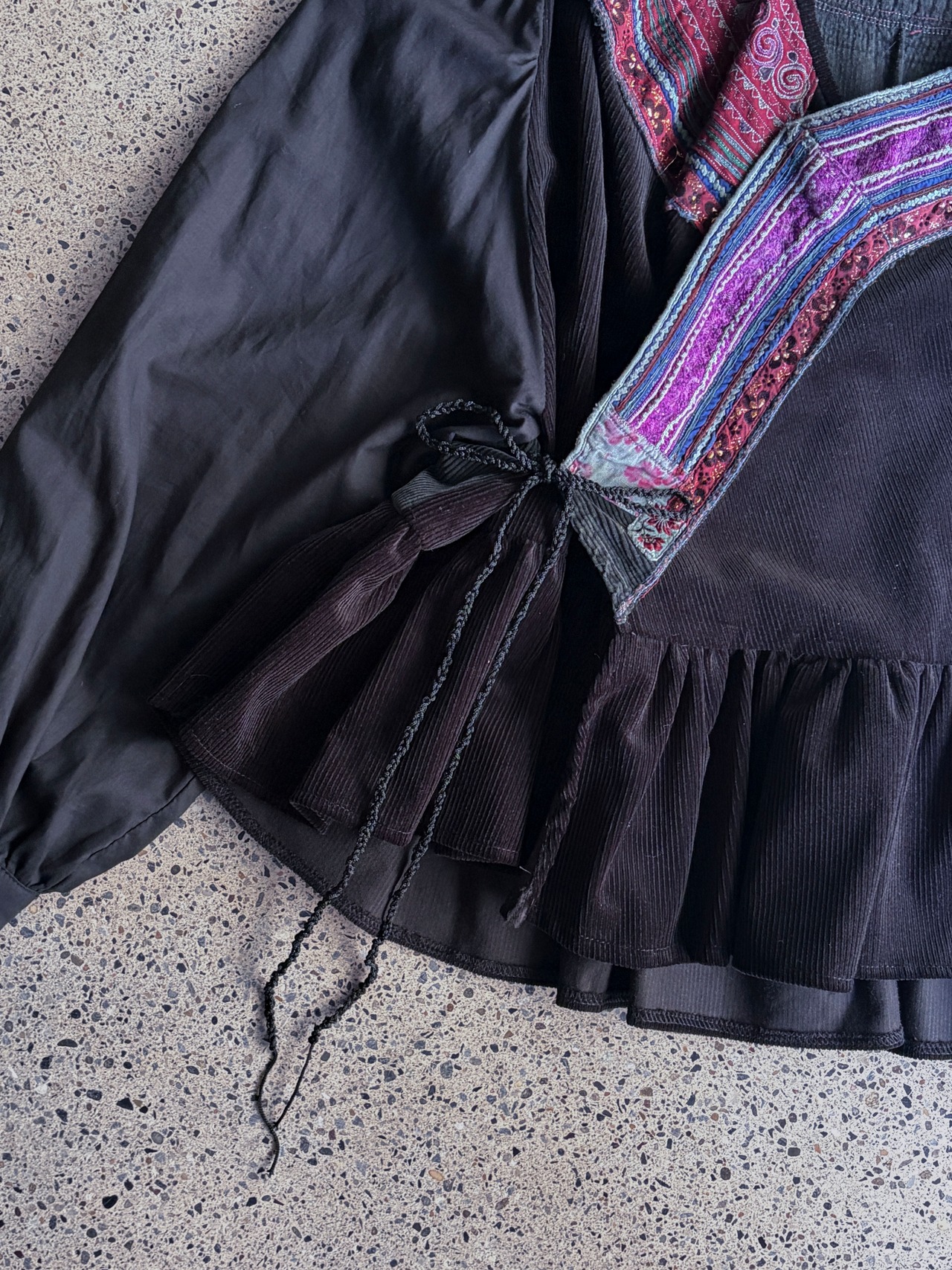 tay Original【BLACK and RE-SEW】／Vintage Miao embroidery blouse
