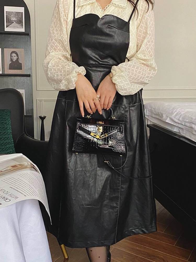 上品な大人カジュアルアイテム 切替えフェイクレザーキャミワンピース