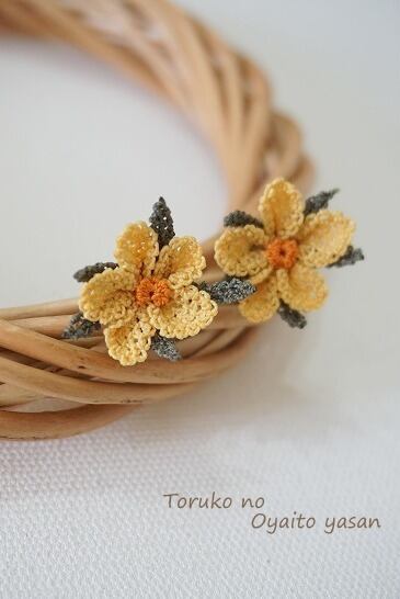 イーネオヤ 小花のピアス イエロー系:NaP1-SF4