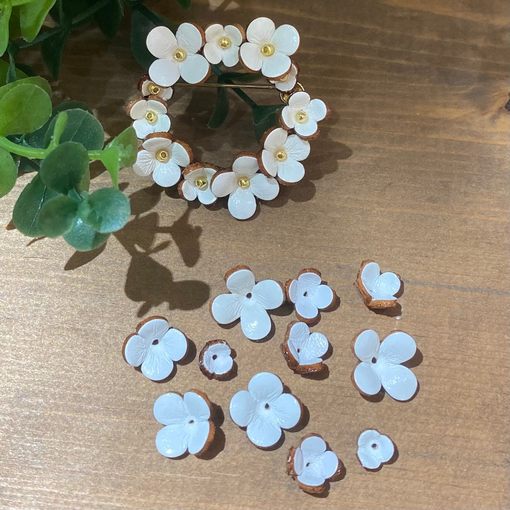 手作りキット】フラワーリースブローチ(ホワイトカラー