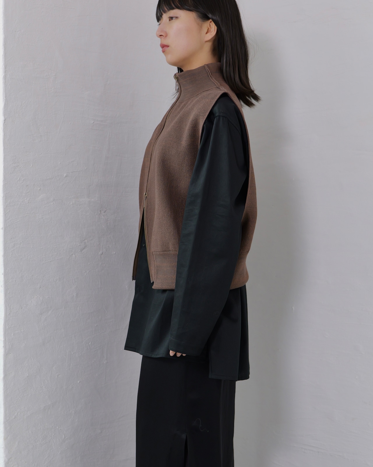 i’m here - Driver’s Knit Vest :Brown|前後スイッチ/ダブルファスナー/立体リンクス