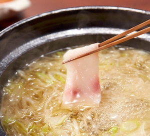 お客様から「こんなに美味しいの、知らなかった！」と大好評！舌の上でとろける甘み！生メカジキのブロック（約１kg）、お刺身に、しゃぶしゃぶに、ステーキに！