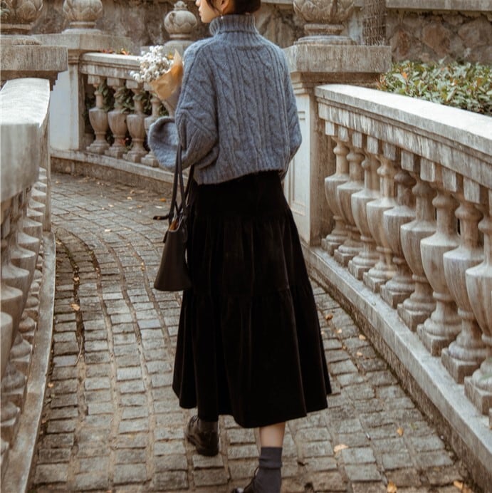 タートルネックツイストニットセーターとスカートのセットアップ