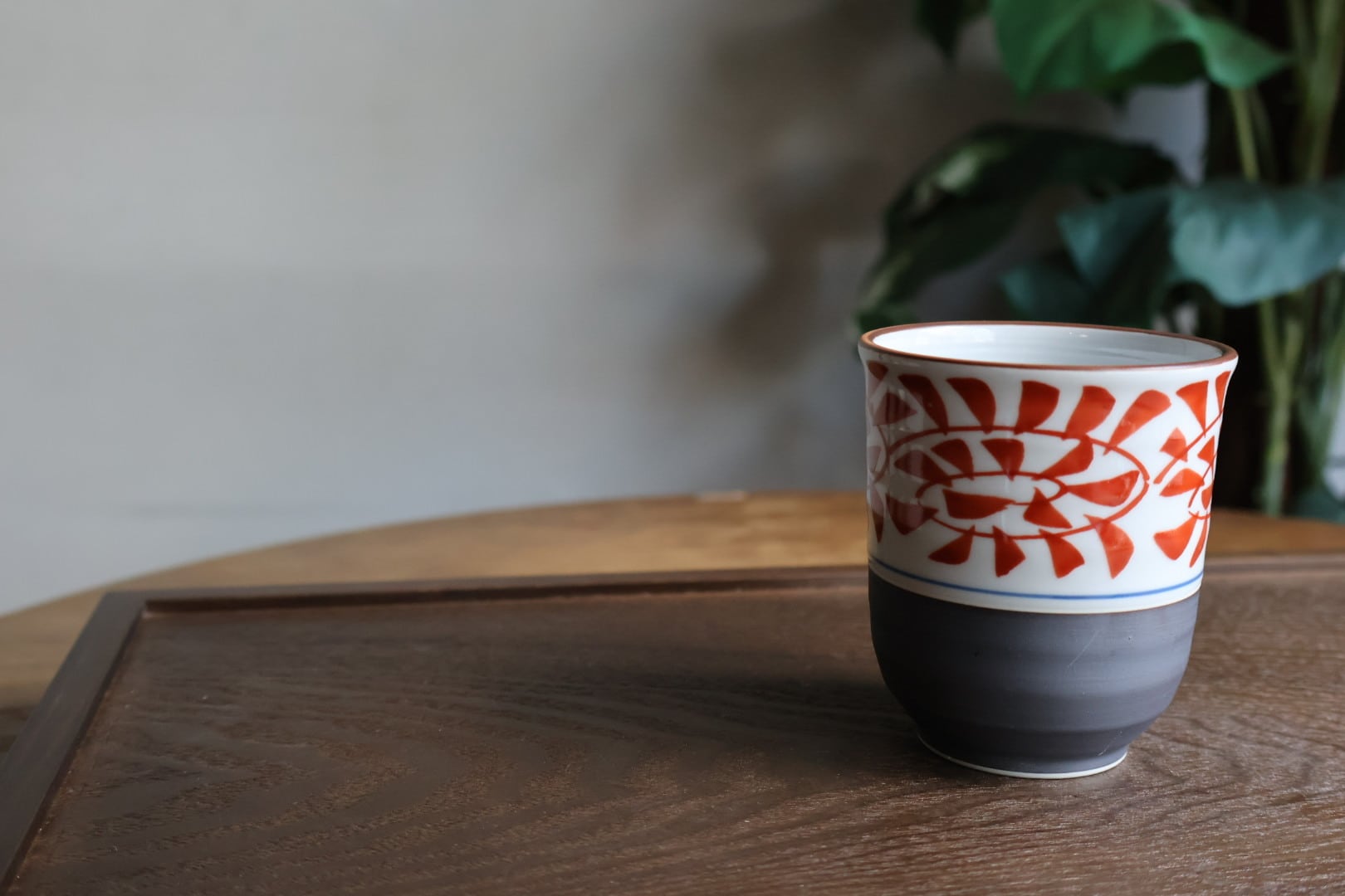 有田焼 錦蛸唐草 湯呑み 赤 | うつわ通販 土岐陶器店 / ONLINE SHOP