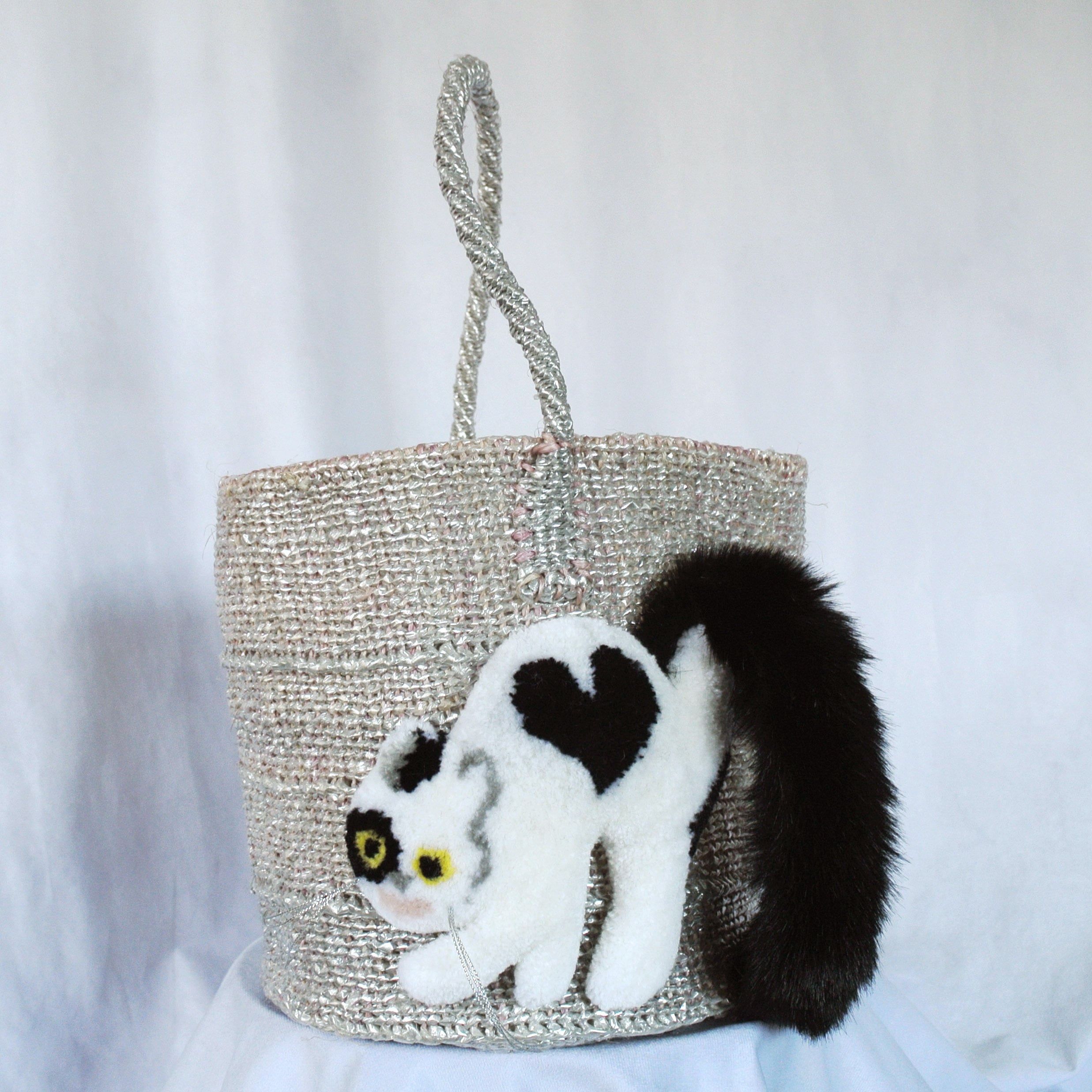 CAT IN DA HOUSE! ON LINE STORE