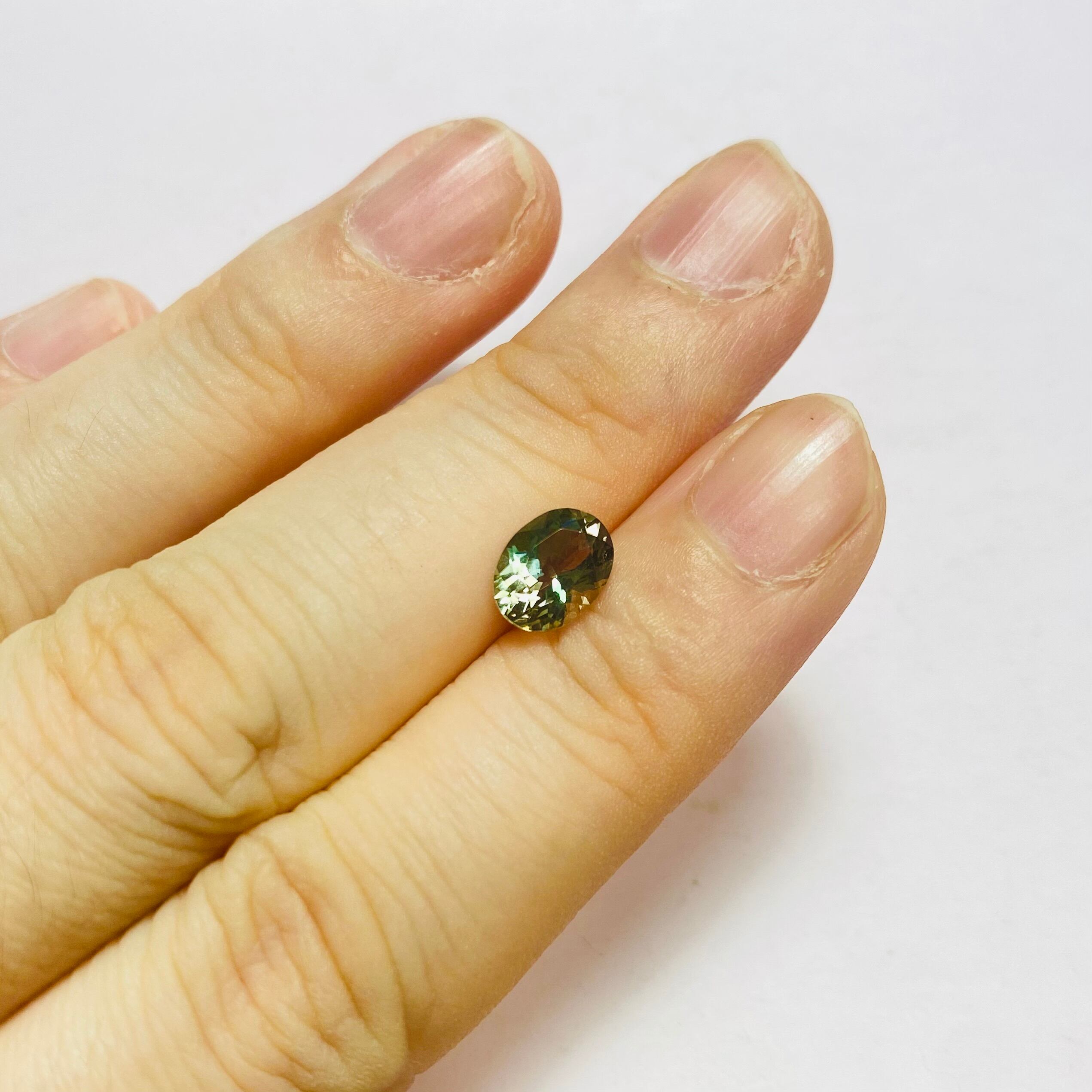 レアなグリーンなオレゴンサンストーン